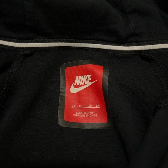 Nike Tech Fleece - Picture 3 of 3